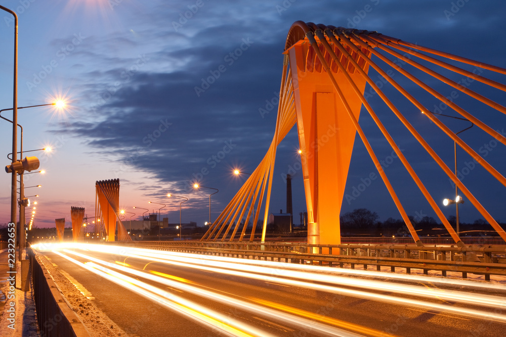 Obraz premium Cable bridge at evening
