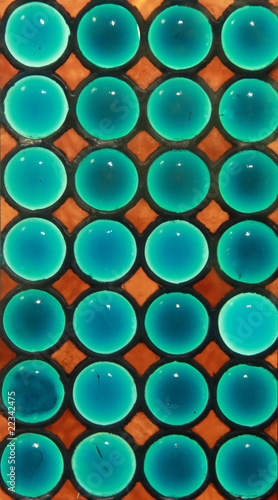 Vidriera de cristales turquesas