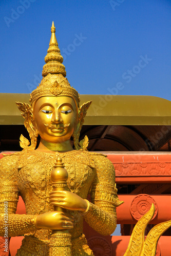 Giant is Guard the entrance Pagoda