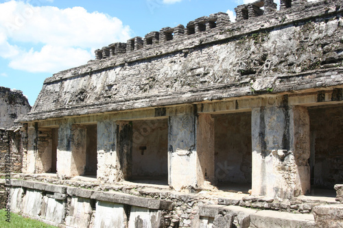 dettaglio di un cortile maya a Palenque, Messico