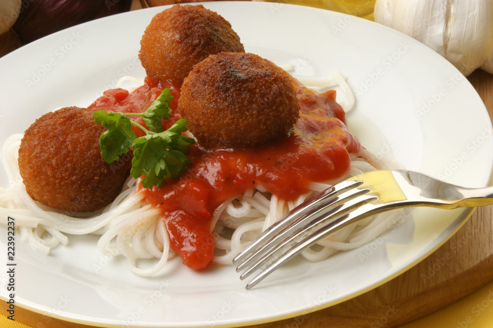 Hackbällchen mit Spaghetti und Tomatensosse Hackbällchen mit Spaghetti und Tomatensosse