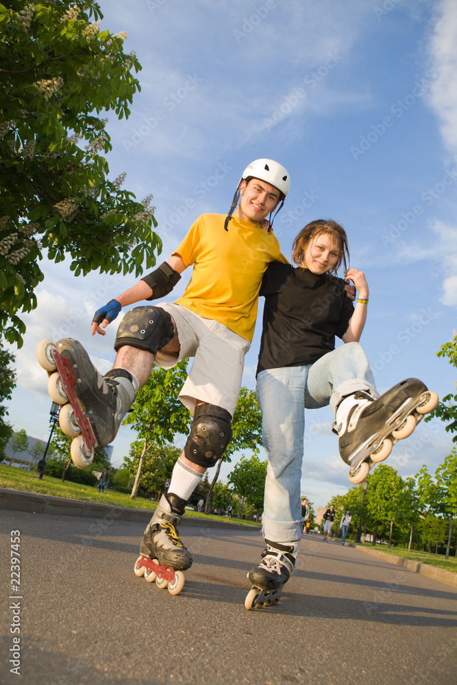 Fototapeta premium Couple rollerblading