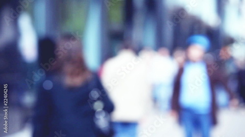 Menschen in der Einkaufsstraße, unscharf
