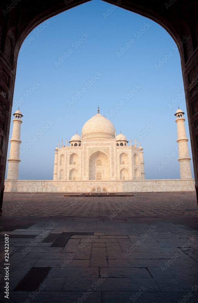 Empty Taj Mahal Gateway Silhouette