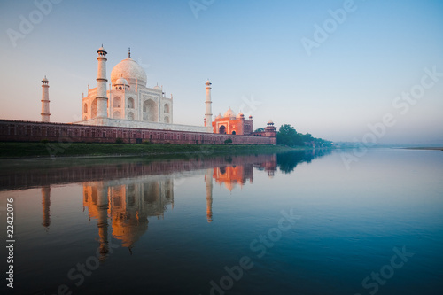 Fotografie, Obraz Sunrise at Taj Mahal on Jamuna river