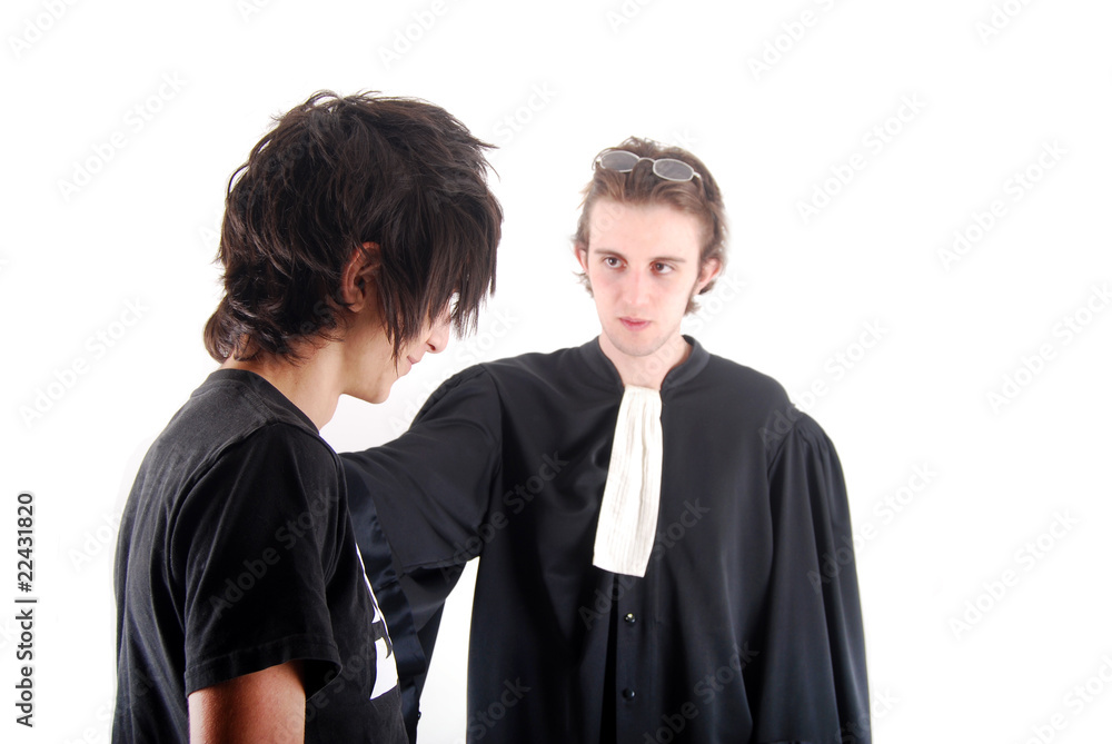 Justice - Jeune avocat rassurant son client mineur Justice - Jeune avocat rassurant son client mineur