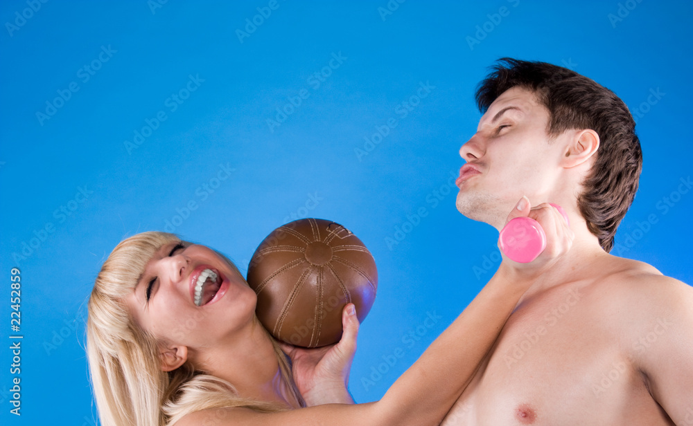 She fights with guys on a blue background She fights with guys on a blue background