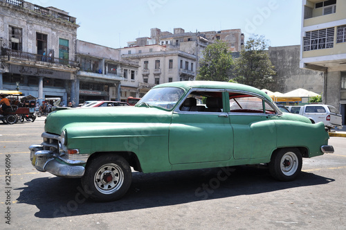 Havanna Oldtimer in grün photo