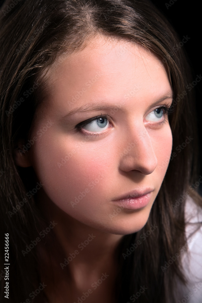 Obraz premium Girl looking to side