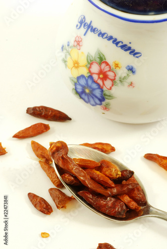 Cucinare con peperoncino photo