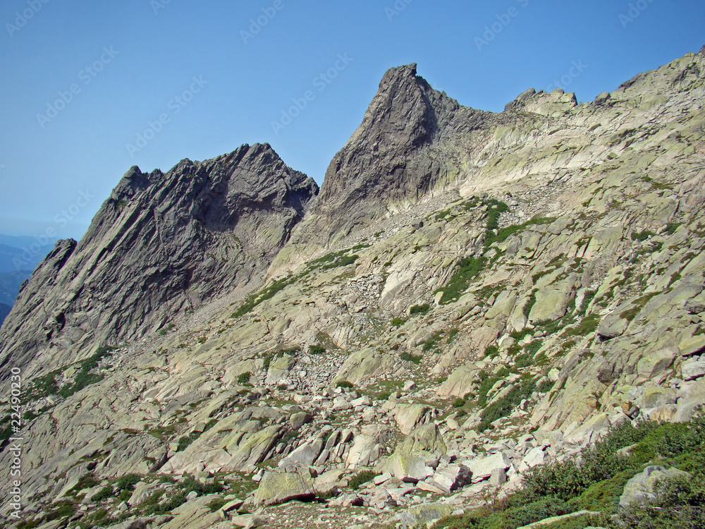 Corse : sur le GR20 - Brèche près du lac de Capitellu