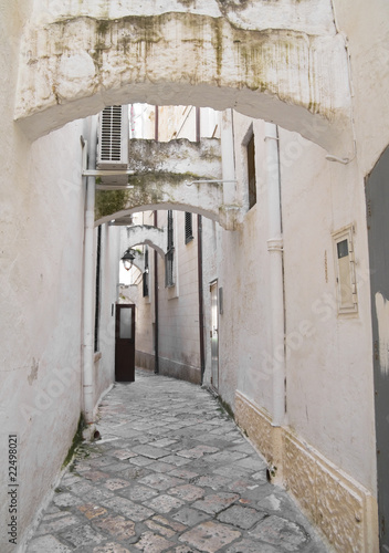 Fototapeta Naklejka Na Ścianę i Meble -  Alleyway in Monopoli Oldtown. Apulia.