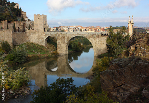 Vista del Puente de Alcantara, Toledo photo