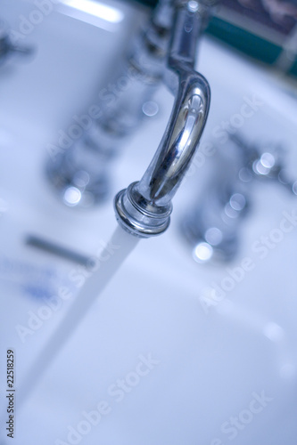 Running faucet © Nomad_Soul