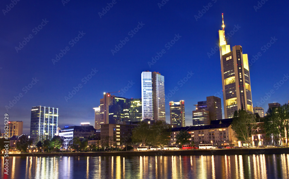 Frankfurt am Main bei Nacht