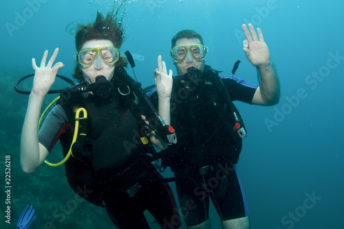 couple scuba diving
