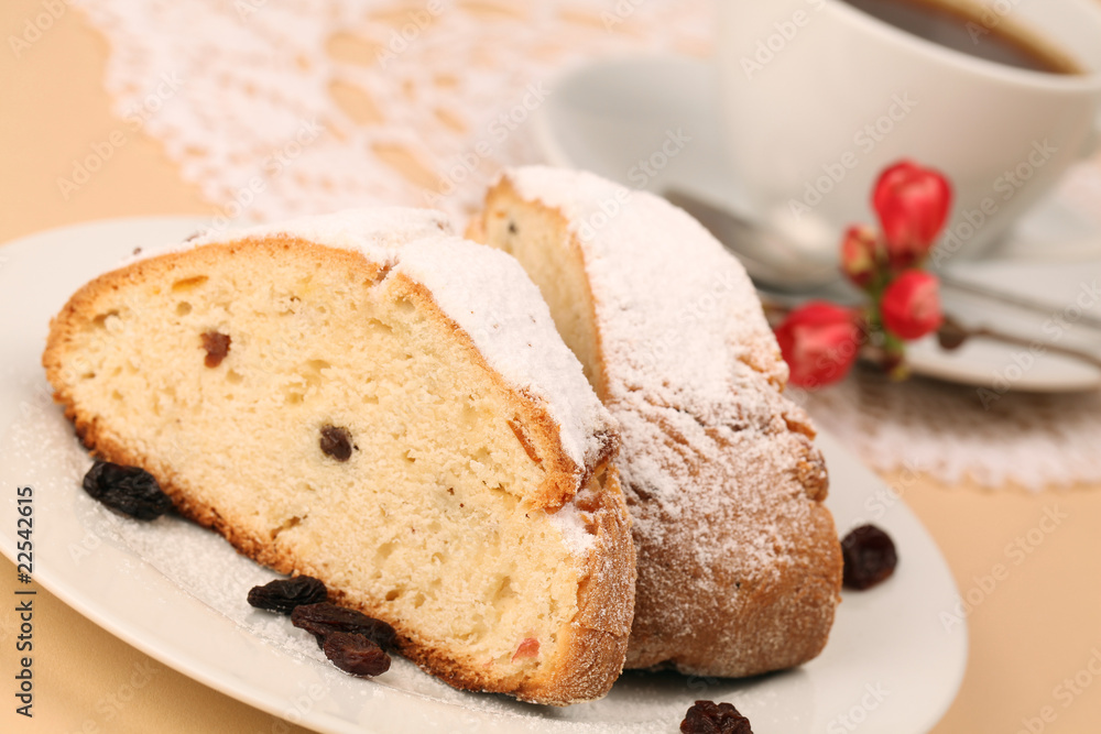 Yogurt cake with raisins and coffee Yogurt cake with raisins and coffee