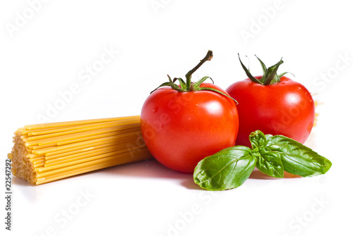 Setting pasta with tomato