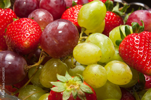 Fototapeta Naklejka Na Ścianę i Meble -  Fresh strawberries and grapes