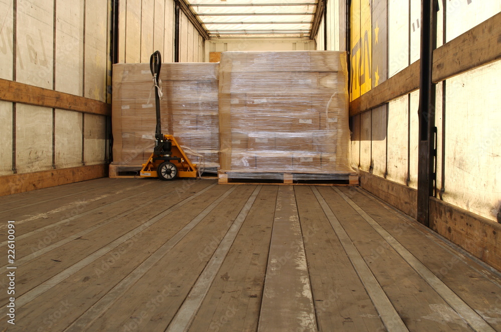 Combien De Palettes 100x120 Dans Un Camion palettes dans un camion Stock Photo | Adobe Stock