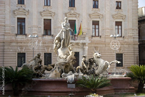 Piazza Archimede: fontana di Artemide