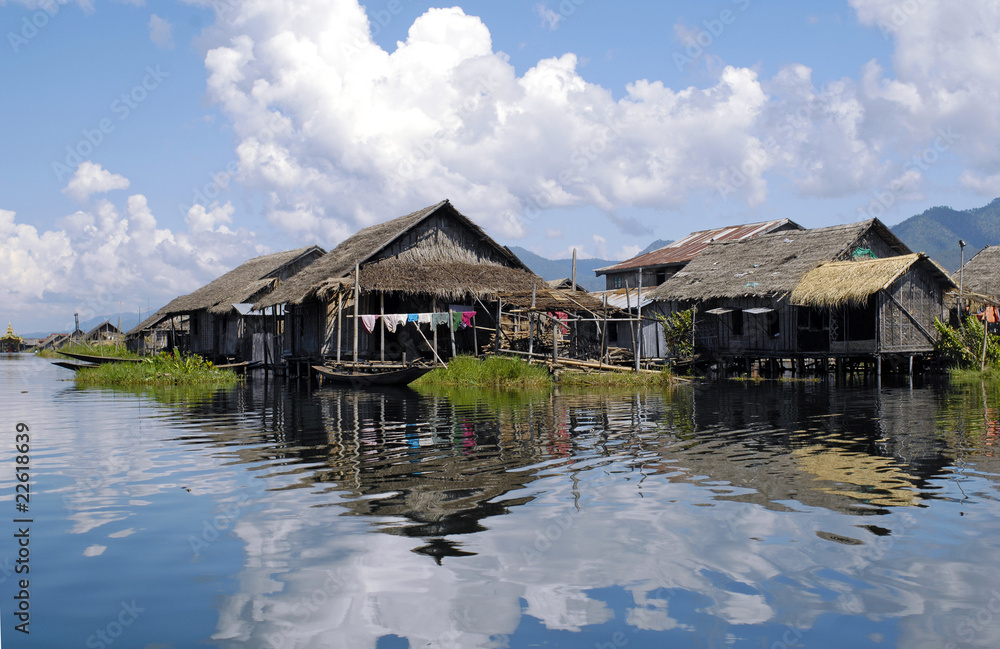 schwimmendes Dorf auf dem Inle Lake in Burma/ Myanmar schwimmendes Dorf auf dem Inle Lake in Burma/ Myanmar