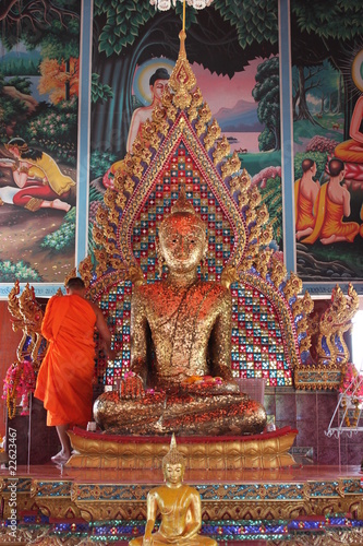 monk worship buddha