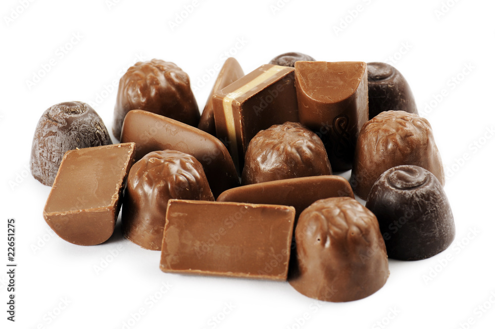 cioccolatini misti su fondo bianco cioccolatini misti su fondo bianco