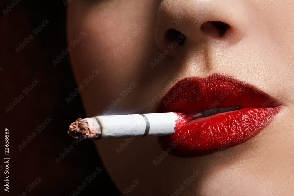 Fototapeta premium smoking girl