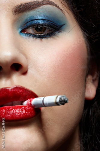 Bild auf Leinwand smoking girl