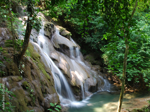 Fototapeta Naklejka Na Ścianę i Meble -  Waterfall in Palenque