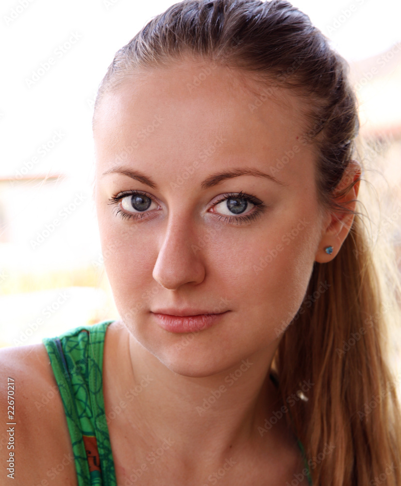 Naklejka premium Closeup portrait of a beautiful young woman
