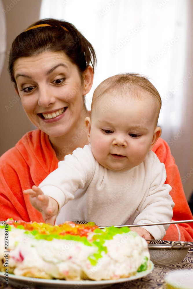 Baby wants to get cake Baby wants to get cake