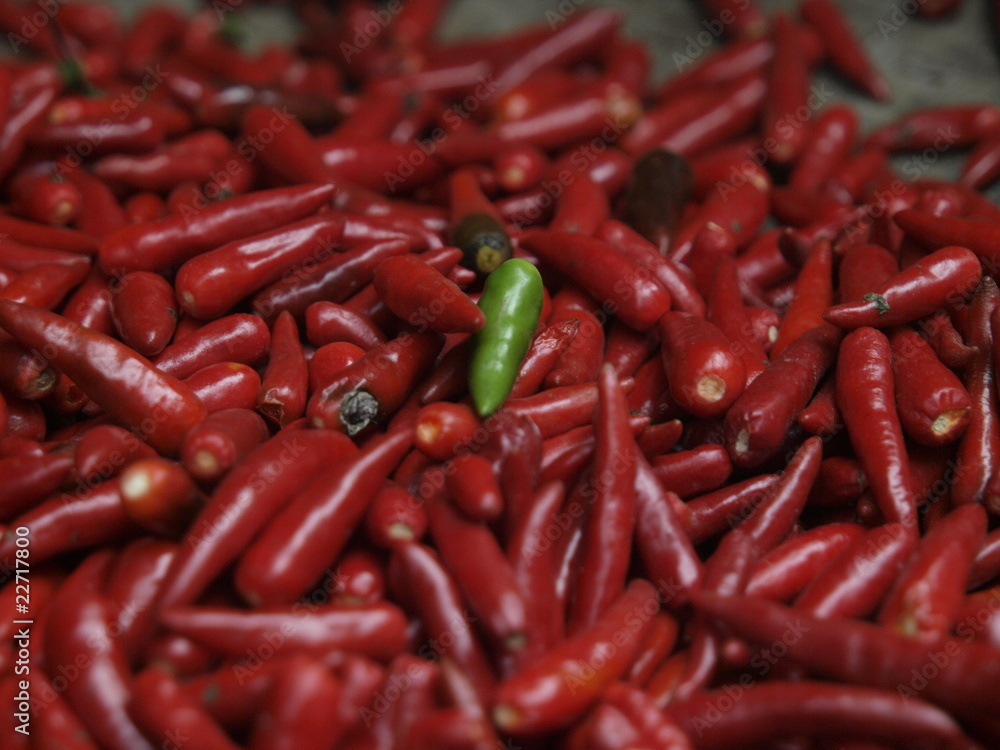 Pimientos en un mercado callejero de Sapa en Vietnam Pimientos en un mercado callejero de Sapa en Vietnam