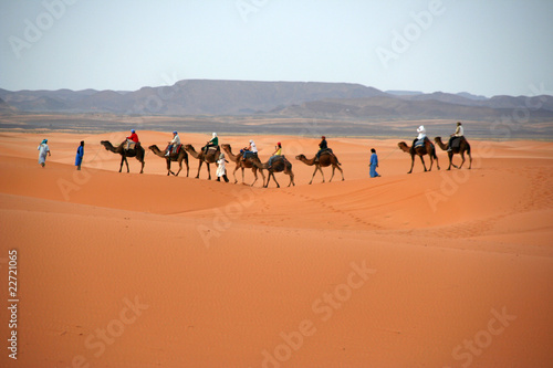 Touristenkarawane im Erg Chebbi, Marokko