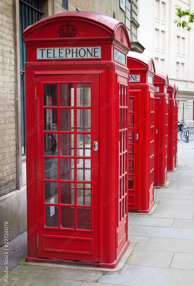 Obraz premium Typical red London phone booth