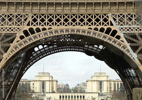 Detail des Eiffelturms in Paris, Frankreich © Ralf Gosch