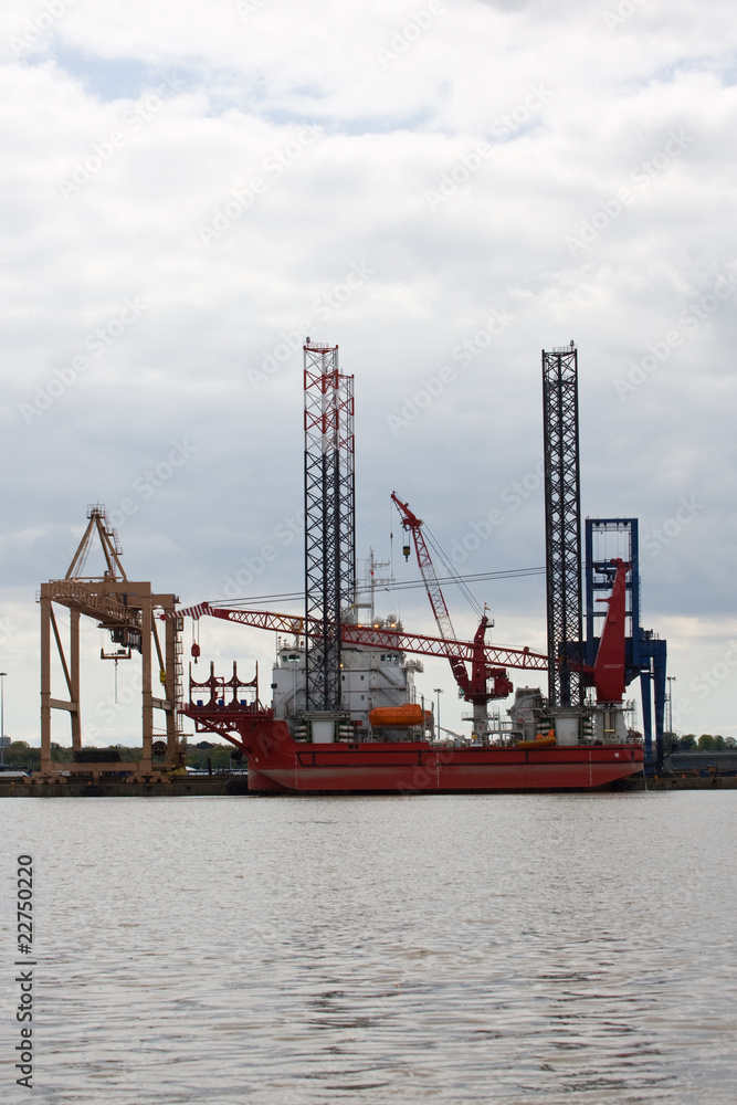 Obraz premium Wind Farm Constructioon Barge