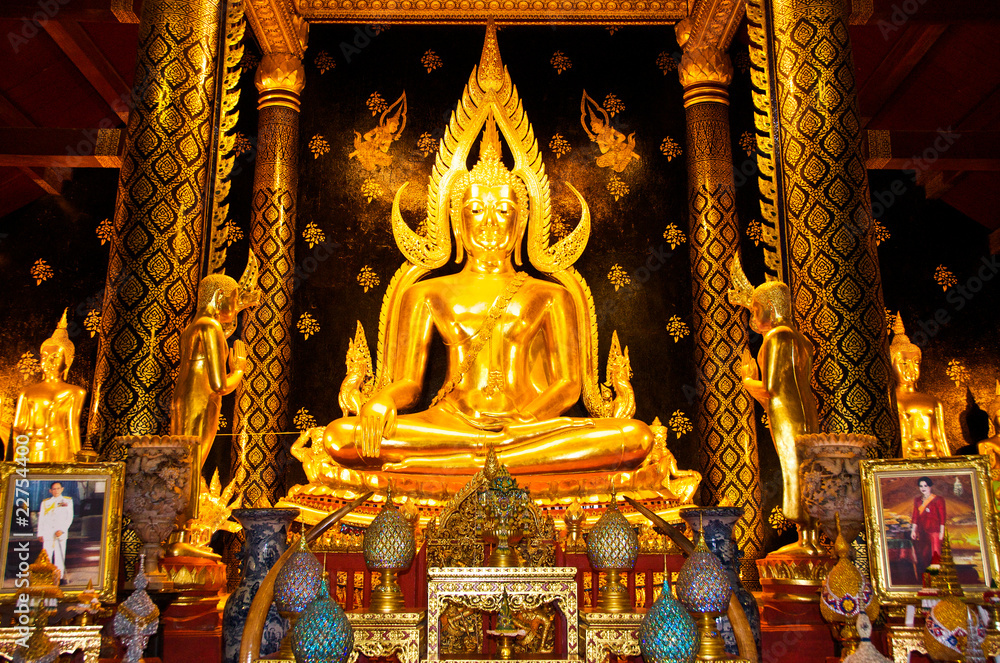 Fototapeta premium Buddha image in a temple