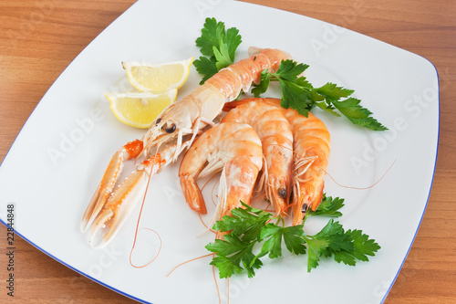 piatto con gamberi e scampi photo