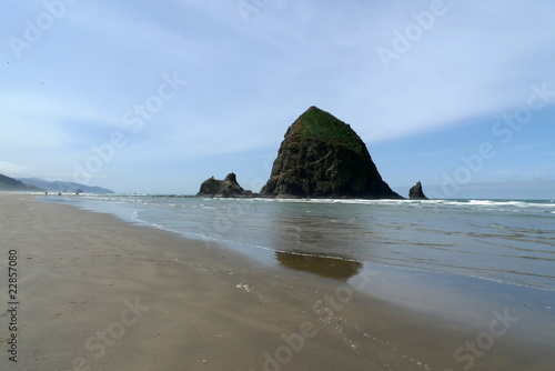 Wallpaper Mural haystack rock Torontodigital.ca