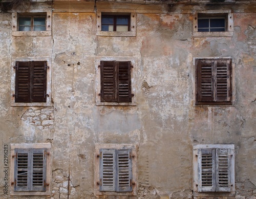 Alte Fassade und Fenster