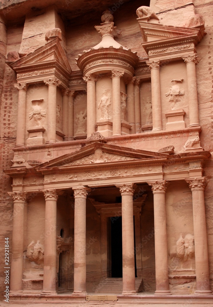 The Treasury at the city of Petra in Jordania
