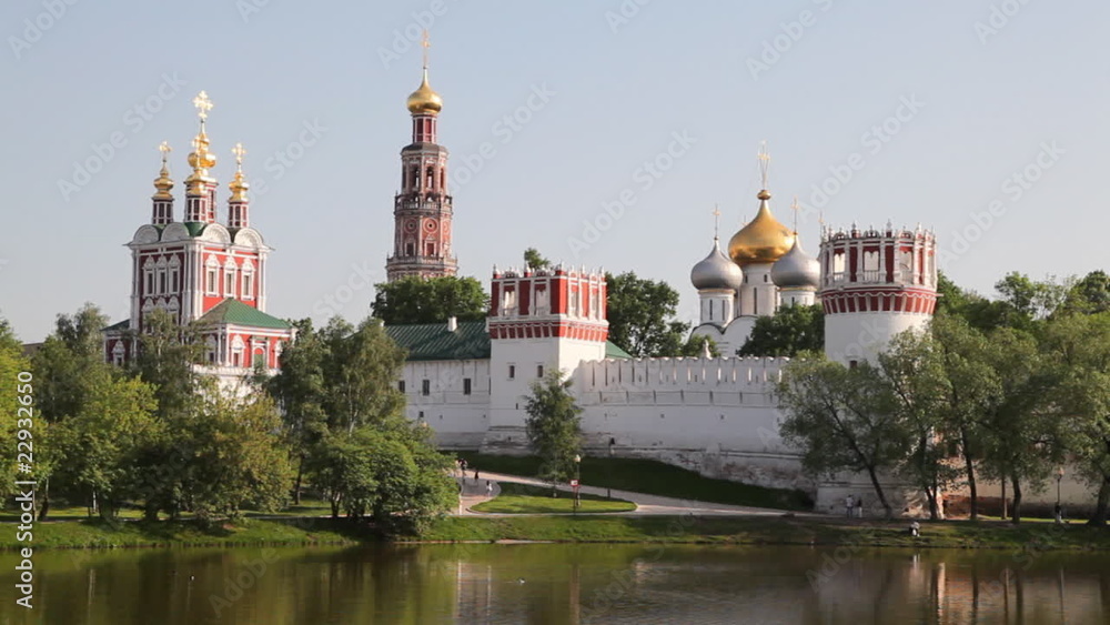 Novodevichy Convent. Was built in the 16th and 17th centuries. Novodevichy Convent. Was built in the 16th and 17th centuries.