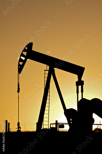 Obraz na plátně Oil Pumpjack in Sunset