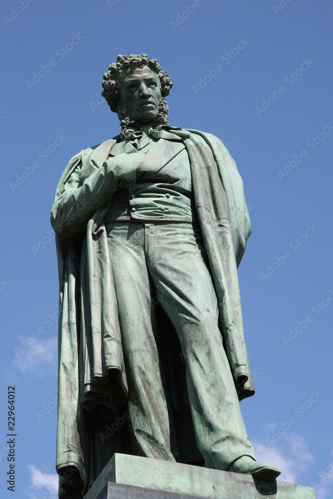 Fototapeta premium Statue to poet A.Pushkin