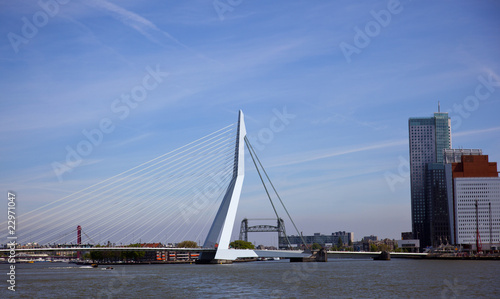 erasmus bridge in the centrer of rotterdam © Rob Bouwman