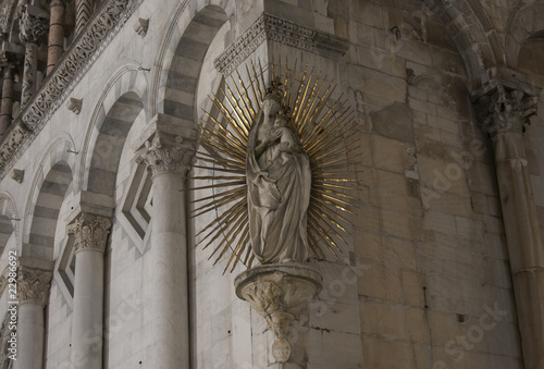Madonna con bambino - Piazza San Michele, Lucca