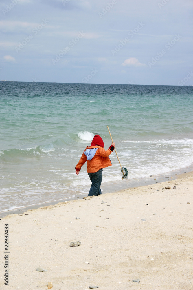 petit garçon sur la plage
