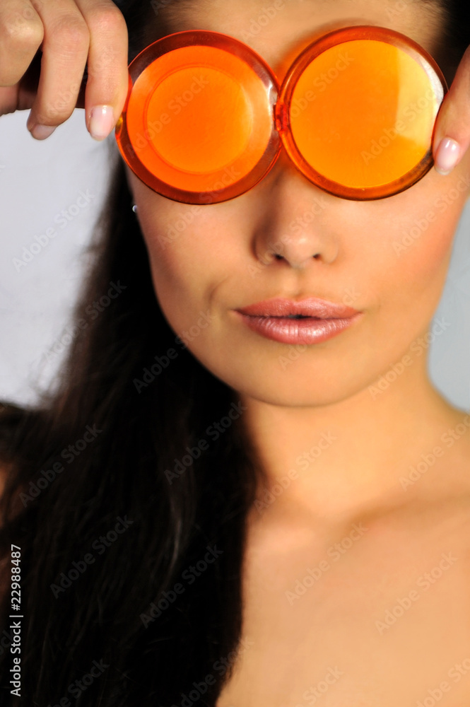 Fototapeta premium dziewczyna z lusterkiem